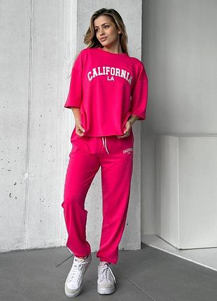 Зручний жіночий спортивний костюм california комплект футболка і штани джогери вільного крою