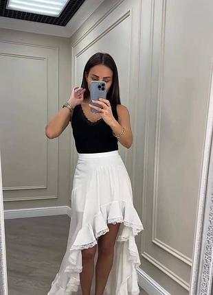 Жіноча спідниця асиметрична літня з рюшами на підкладці біла святкова гарна