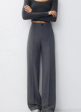 Элегантные брюки с высокой талией и декоративными швами