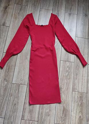 Нарядное платье миди приталенное, красное