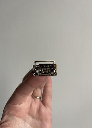 Металева брошка ретро бумбокс