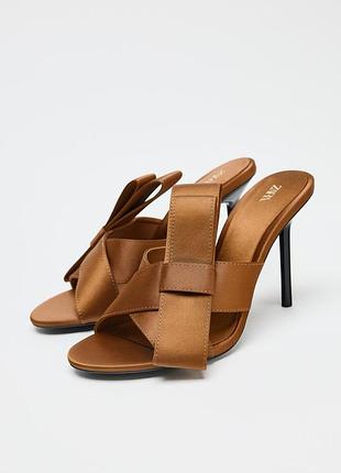 Босоножки с бантом сбоку zara