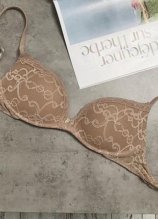 Intimissimi чудовий бежевий бюст з мереживом