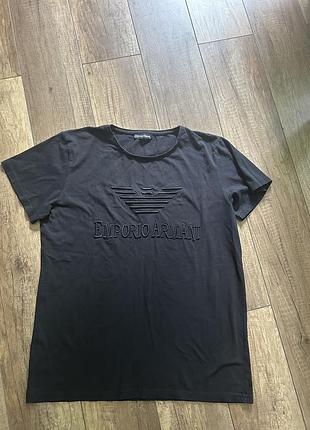 Якісна брендова футболка