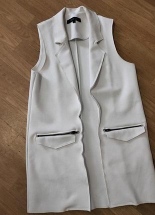 Біла безрукавка