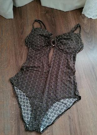 Купальниц з чашками