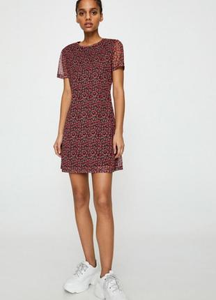 Короткое легкое платье в цветочный принт