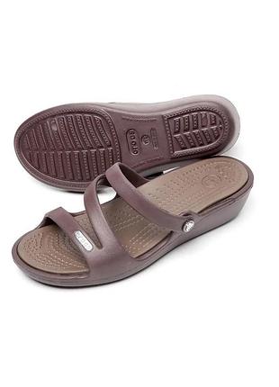 Crocs шоколадні шльопанці на платформі