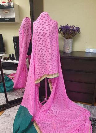 Красивое праздничное индийское сари