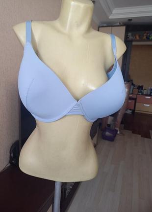Красивый гладкий бюстгалтер голубого цвета на косточках, с уплотненной чашечкой,  42c/95c, tu.