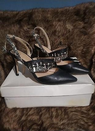 Босоніжки, слінгбеки