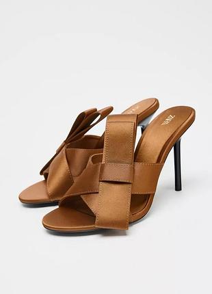 Босоніжки жіночі коричневі атласні zara new