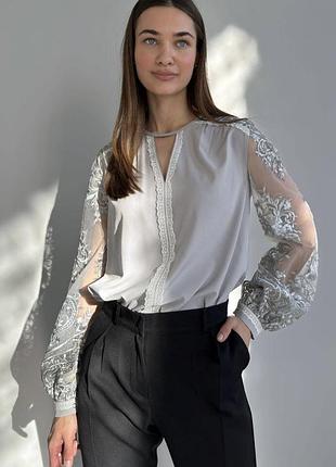 Шифоновая серая блузка с прозрачными рукавами
