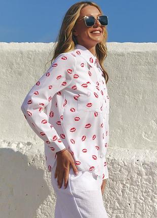 Шифоновая белая рубашка с красными поцелуями на пуговицах оверсайз