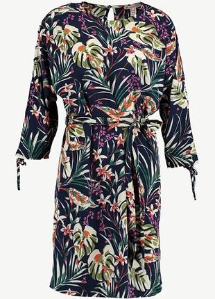 Прямое платье под пояс