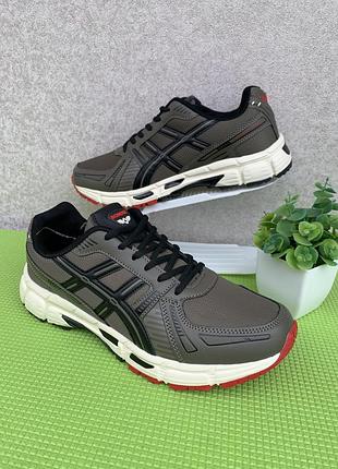 Кросівки чоловічі схожі на asics