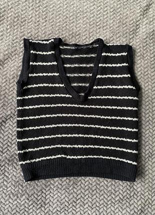 Жилетка вʼязана