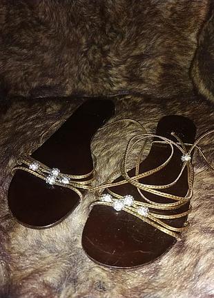 Босоножки на завязки