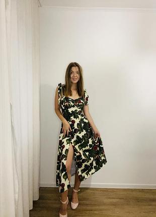 Сукня міді з розрізом