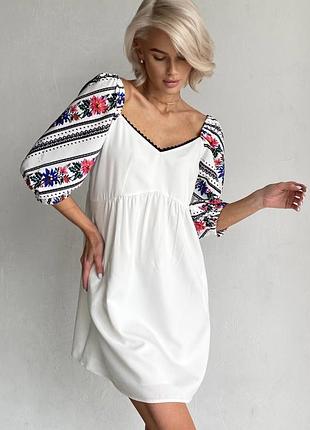 Платье мини белое с вышивкой