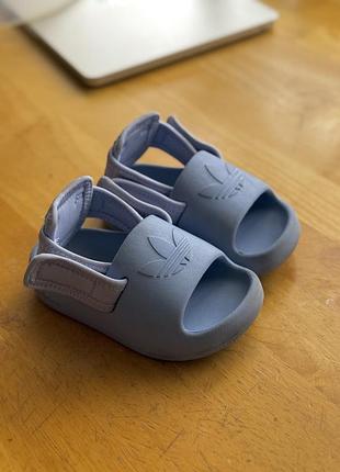 Продам сандали детские adidas 22 размер на ножку 14 см