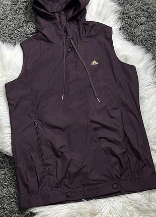 Легка безрукавка adidas