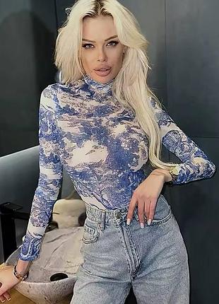 Жіночий боді з принтом у блакитній гаммі