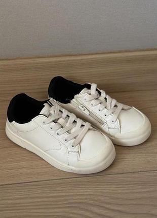 Кросівки zara