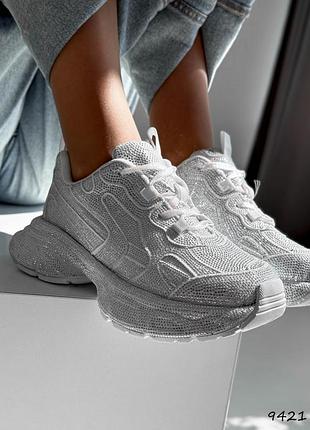 Кроссовки женские