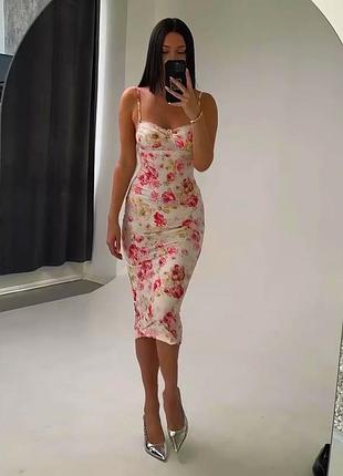 Распродажа платье prettylittlething миди с цветочным принтом2 фото