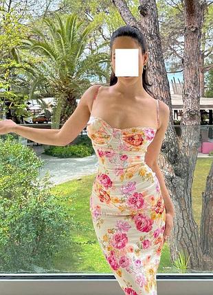 Распродажа платье prettylittlething миди с цветочным принтом8 фото