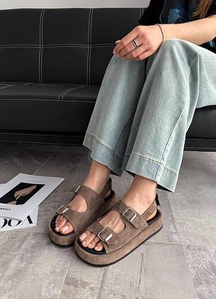 Трендовые босоножки на высокой платформе замшевые