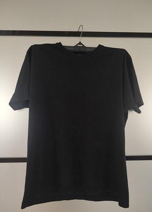 Чорна футболка унісекс,розмір 2хл,в гарному стані