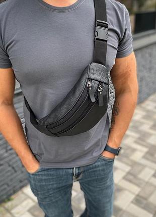 Шкіряна сумка нагрудна бананка через плече чорна натуральна шкіра