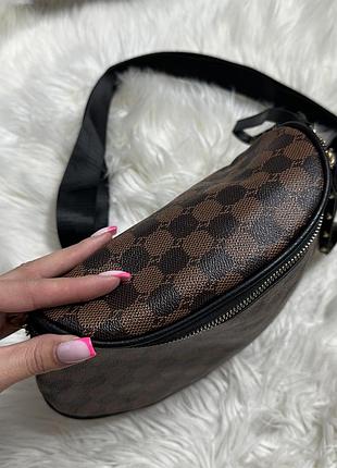 Вмістка сумка бананка 5