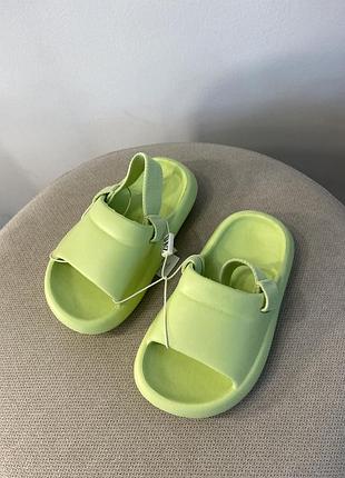 Нові шльопанці zara , дитячі шльопки zara