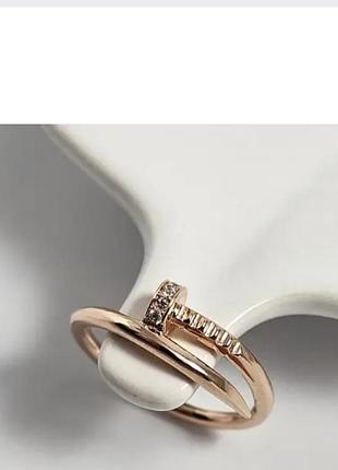 Кольца золотая гвоздь с белыми круглыми фианитами