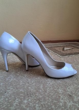 Туфли с открытым носком