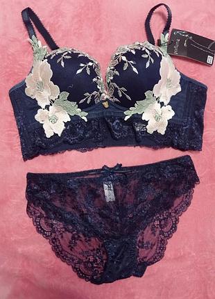 Нижнее белье, комплект бюстгальтер 38/85в и трусики xl, темно синего цвета.