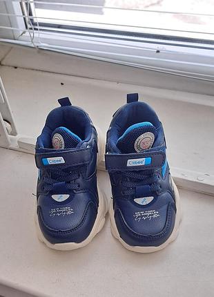 Дитячі кросівки. 4