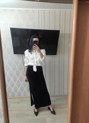 Юбка велюровая прямая впол с разрезом сбоку, на резинке, очень эффектная и стильная