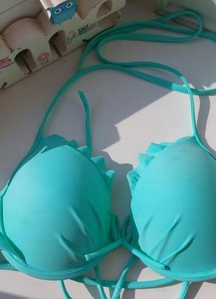 Верх от купальника
пастельно салатового цвета