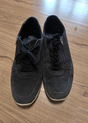 Замшеві кросівки