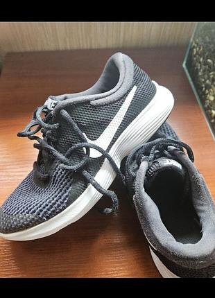 Кросівки    nike  оригінал. 35.5 р.