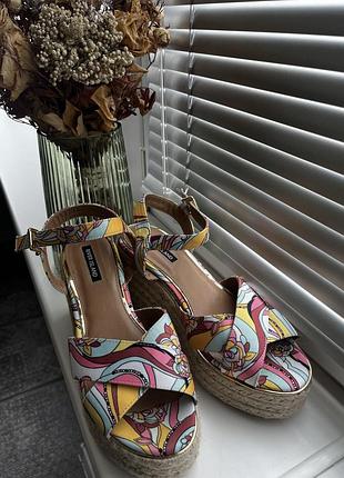 Босоніжки літні