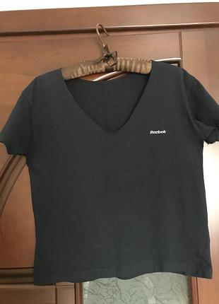 Темно-синя футболка reebok