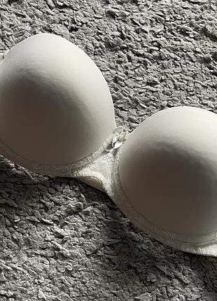 Стильний,гладкий бюстгальтер-балконет пуш-ап