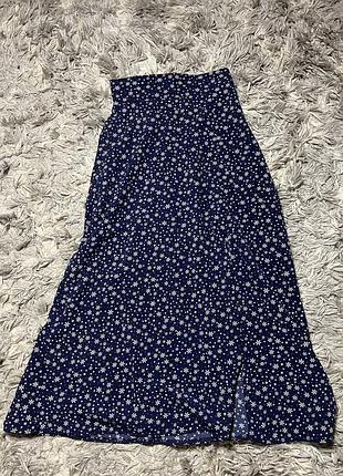 Спідниця з розрізом в квітковий принт s-m