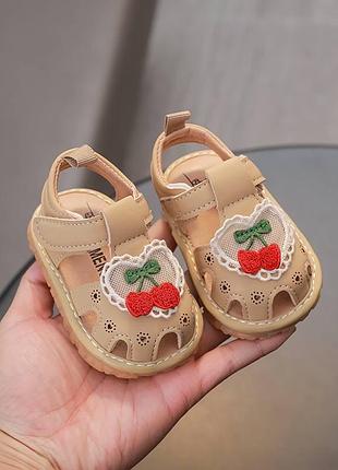 Босоніжки для дівчинки 2