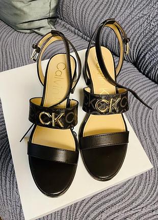 Босоніжки жіночі calvin klein розмір 8.5